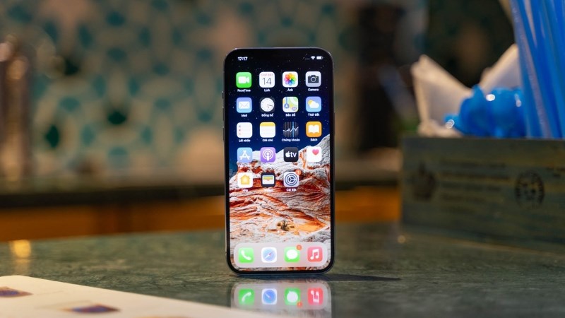 Màn hình iPhone 12 Pro được phủ lớp gốm ceramic giúp chống trầy xước hiệu quả