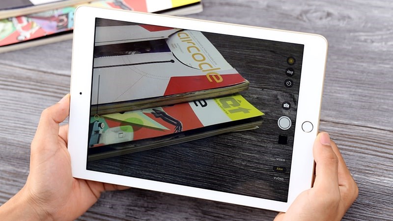 so-sanh-ipad-gen-5-va-ipad-air-2-chi-tiet-nen-8 Camera có khả năng lấy nét tự động