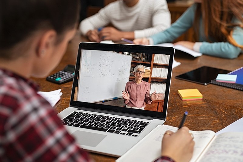 Laptop hỗ trợ học online hiệu quả Laptop hỗ trợ học online hiệu quả