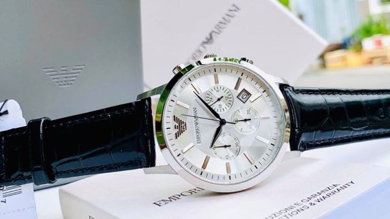 Đồng hồ có 6 kim tiện dụng