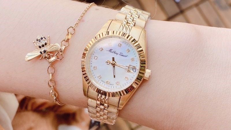 Đồng hồ phong cách nữ tính