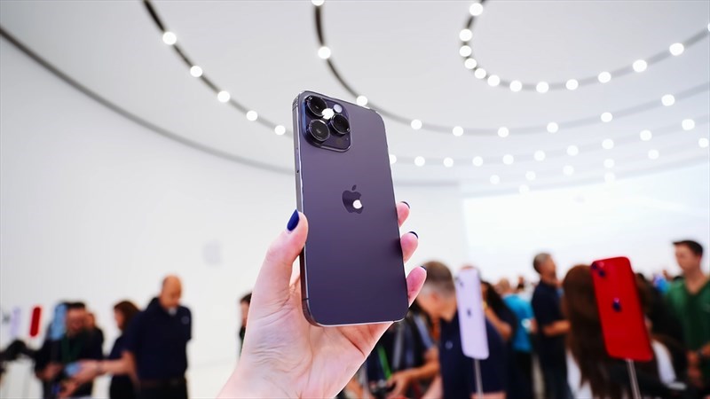 iPhone ở các thị trường phân phối khác nhau thì có đặc điểm khác nhau iPhone ở các thị trường phân phối khác nhau thì có một số đặc điểm khác nhau
