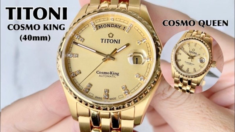 Đồng hồ thuộc dòng Cosmo King, có các chi tiết mạ vàng Đồng hồ thuộc dòng Cosmo King, có nhiều chi tiết mạ vàng
