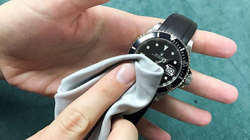 Vệ sinh đồng hồ Rolex