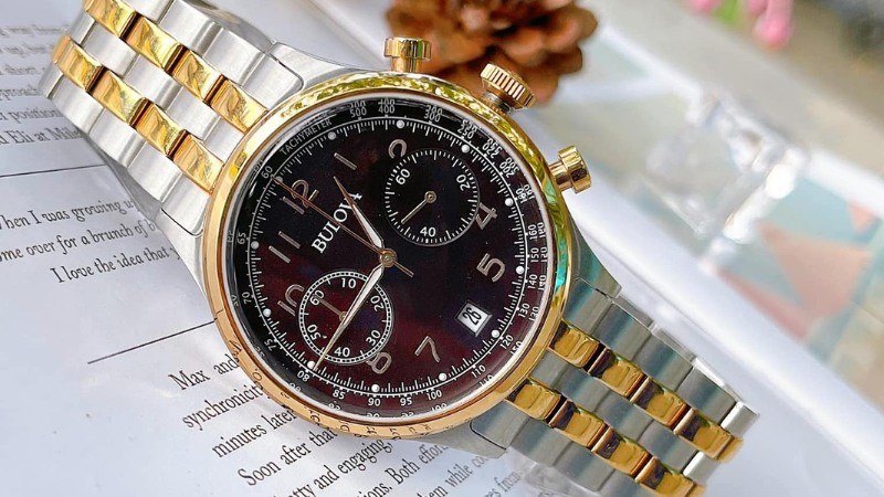 Đồng hồ Bulova còn kết hợp tính năng lịch ngày, chronograph,... Đồng hồ Bulova còn kết hợp tính năng lịch ngày, chronograph,...