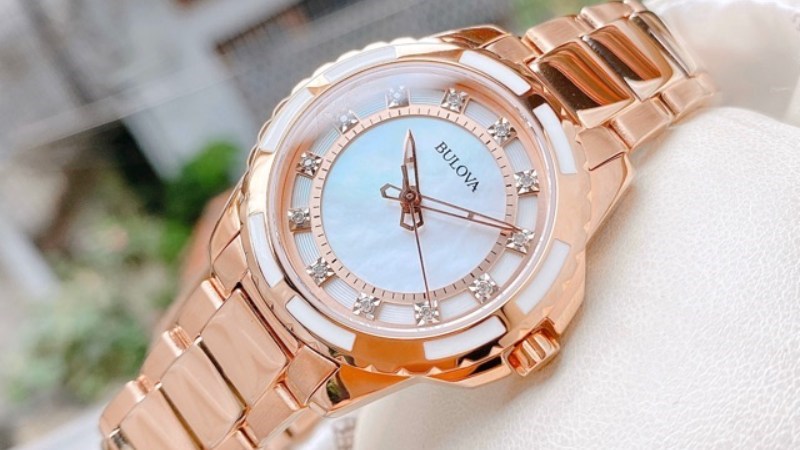 Cần cân nhắc và xem xét kỹ lưỡng về giá cả trước khi mua đồng hồ chính hãng Cần cân nhắc và xem xét kỹ lưỡng về giá cả trước khi mua đồng hồ chính hãng