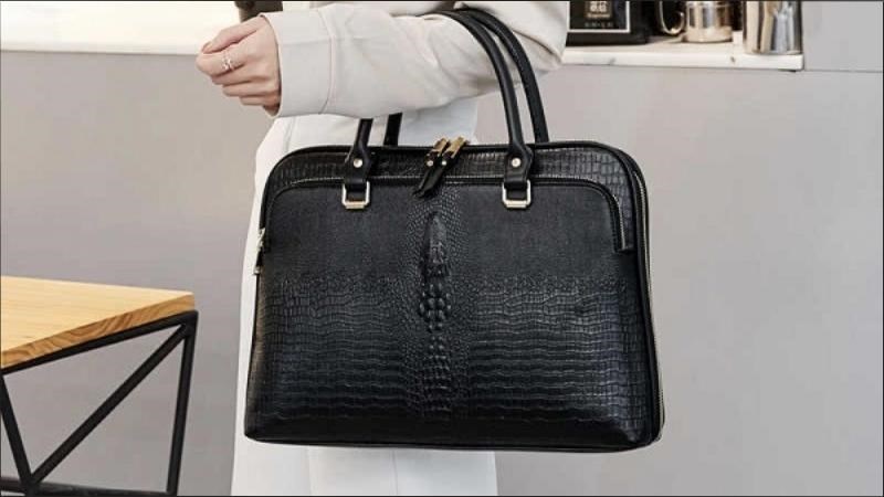 Cặp giáo viên giúp thuận tiện trong việc mang theo bài kiểm tra Cặp giáo viên giúp thuận tiện trong việc mang theo laptop