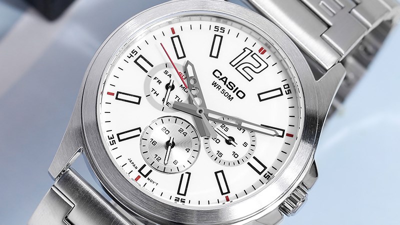 Đồng hồ Chronograph thiết kế lạ mắt, có nhiều tính năng Đồng hồ Chronograph thiết kế lạ mắt, có nhiều tính năng