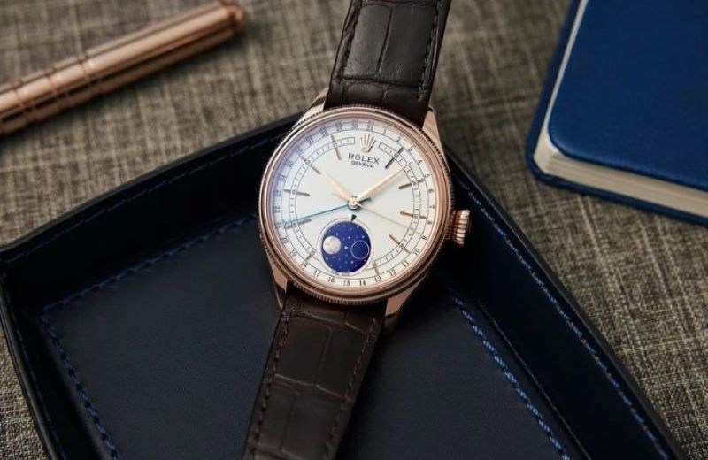 Công dụng của tính năng Moonphase Tính năng Moonphase giúp người đeo nắm rõ thời gian một cách chính xác