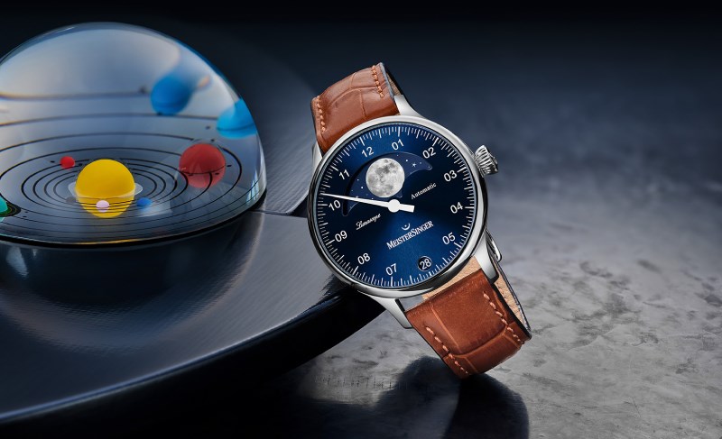 Đồng hồ Moonphase có khả năng cho lịch trăng chính xác Đồng hồ Moonphase có khả năng cho lịch trăng chính xác