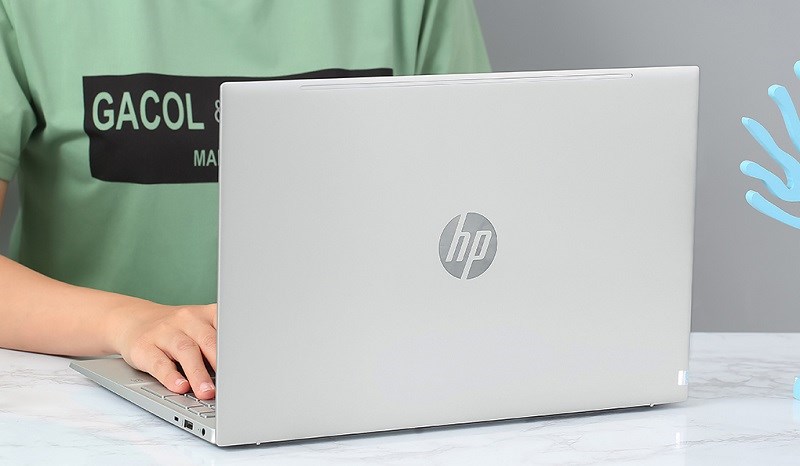 Laptop có vẻ ngoài sang trọng và đẹp mắt 