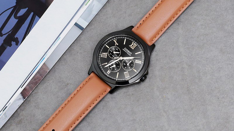 Có đến 3 mặt đồng hồ phụ cho bạn dễ dàng quản lý thời gian của mình Có đến 3 mặt đồng hồ phụ cho bạn dễ dàng quản lý thời gian của mình