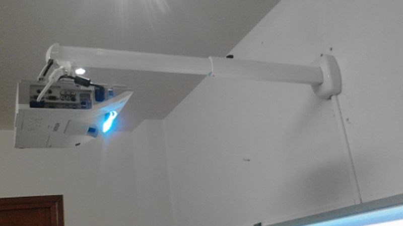 Giá treo máy chiếu có 3 loại cơ bản