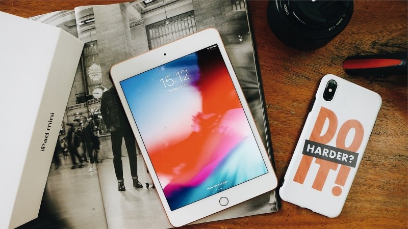 iPad là máy tính bảng được sản xuất bởi  Apple