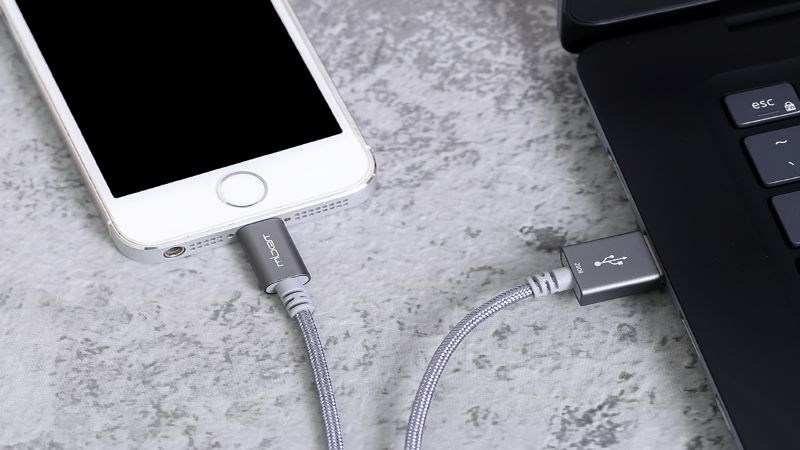Tốc độ truyền dữ liệu nhanh giữa iPhone và laptop Tốc độ truyền dữ liệu nhanh giữa iPhone và laptop