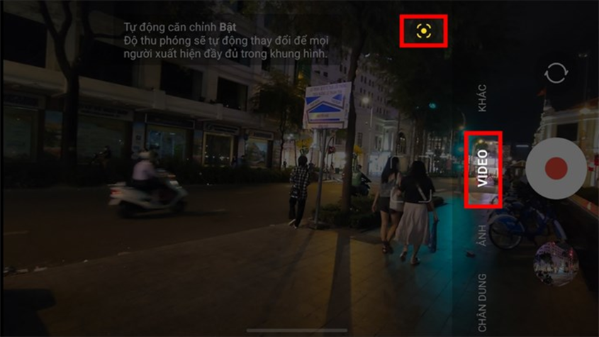 Ấn vào biểu tượng tự động căn chỉnh thì chế độ video tự thu phóng sẽ được bật Ấn vào biểu tượng tự động căn chỉnh thì chế độ video tự thu phóng sẽ được bật