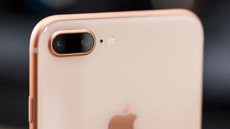 iPhone 8 Plus không hề kém cạnh so với các thiết bị kế nhiệm