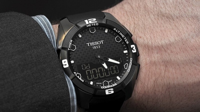 Tissot T - Touch solar Expert sử dụng ánh sáng để tạo thành năng lượng