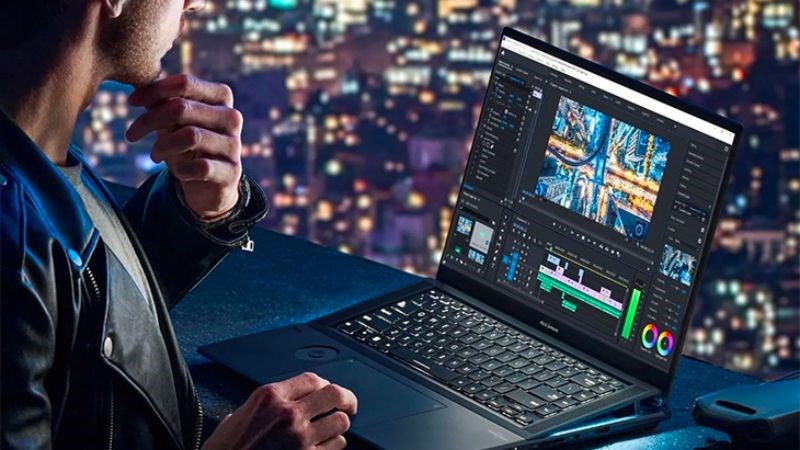 Các cổng kết nối bên cạnh phải của ASUS Zenbook Pro 16X OLED