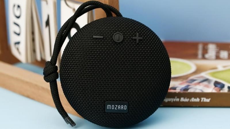 Loa Bluetooth Mozard X21 Loa Bluetooth Mozard X21 gây ấn tượng với thiết kế nhỏ gọn nhưng sang trọng và cao cấp, trọng lượng nhẹ cùng với khả năng chống nước mạnh mẽ