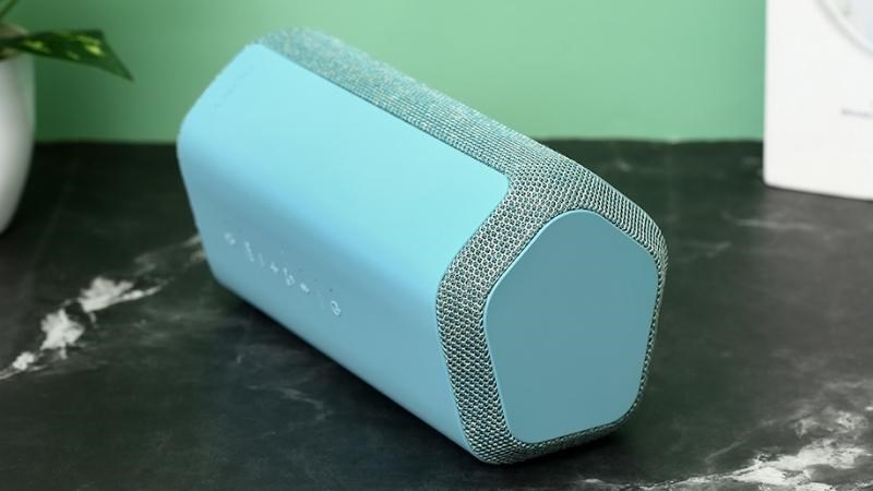 Loa Bluetooth Sony SRS-XE300 Loa Bluetooth Sony SRS-XE300 có bộ khuếch tán âm rộng line-shape tối ưu hoá chất lượng âm thanh