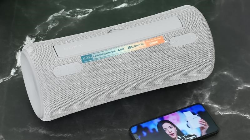 Loa Bluetooth Sony SRS-XG300 Loa Bluetooth Sony SRS-XG300 có thiết kế trẻ trung, hiện đại cùng thời lượng pin khủng lên đến 25 tiếng