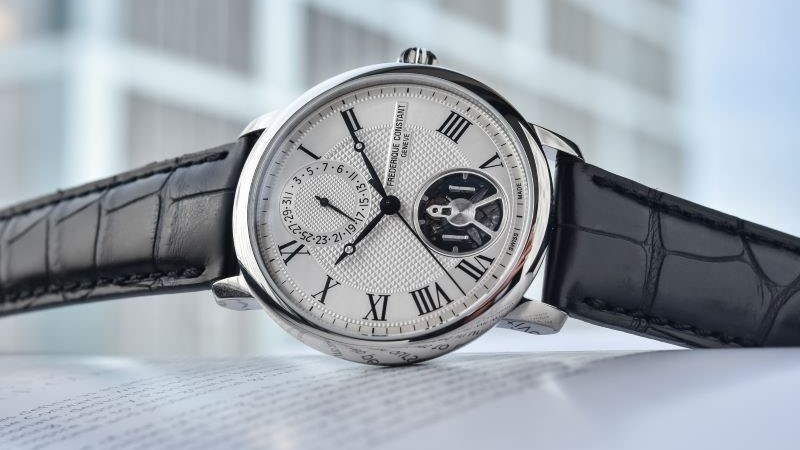 Đồng hồ  Frederique Constant với độ chính xác vời thời gian cao