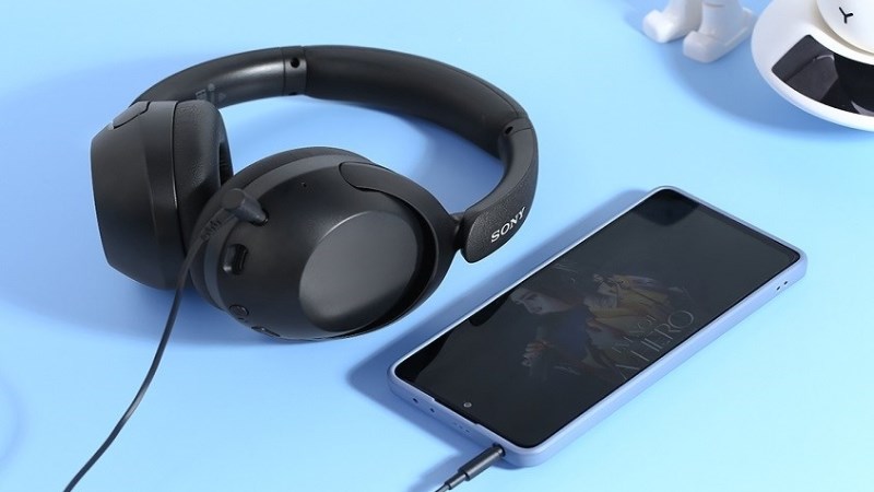 Bảng điều khiển cảm ứng nằm ở bên phải tai nghe bluetooth Sony Bảng điều khiển cảm ứng nằm ở bên phải tai nghe bluetooth Sony