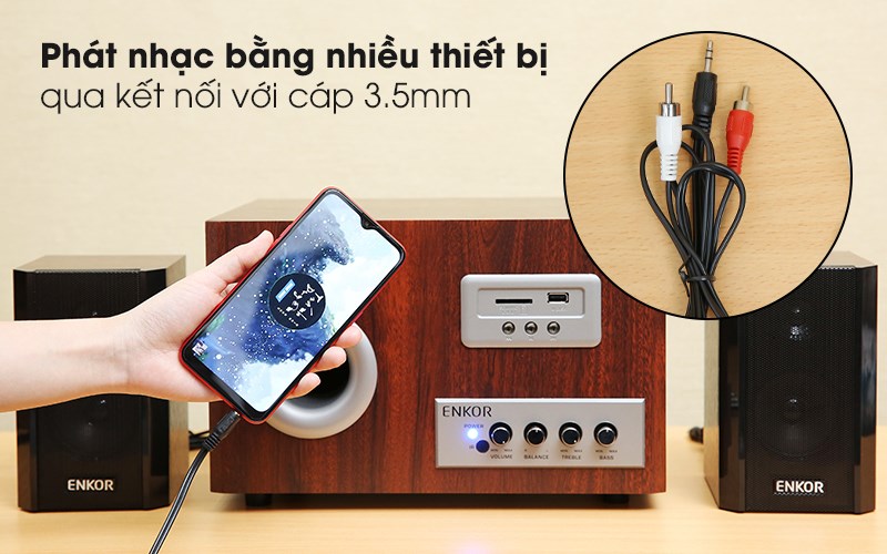 Thiết kế cổ điển pha trộn hiện đại cùng với màu nâu của gỗ