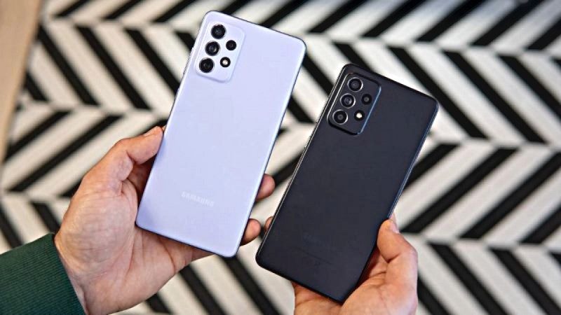 3 sử dụng nhựa cao cấp cho mặt lưng và có khung viền bezel ở cạnh bên