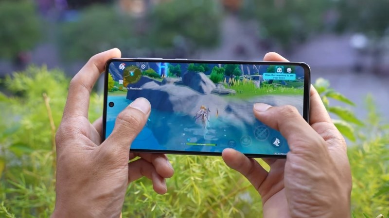 9 Cả 2 phiên bản Samsung này ddefu có các tiện ích tương tự nhau
