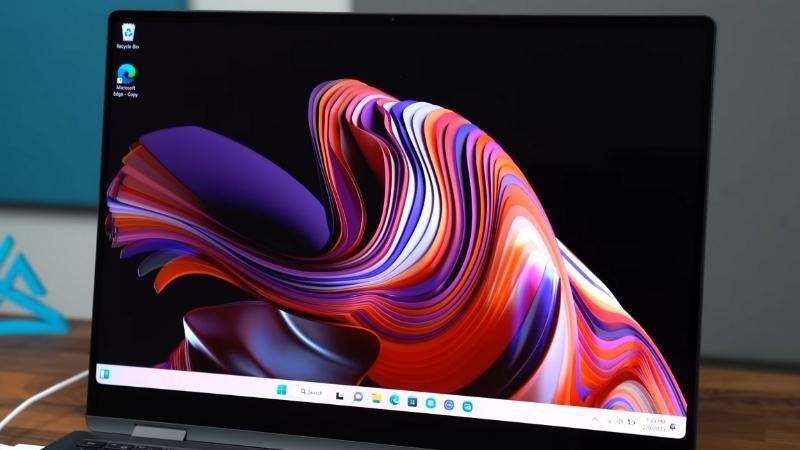 Rộng 16 inch được tích hợp Super AMOLED với độ phân giải 3K