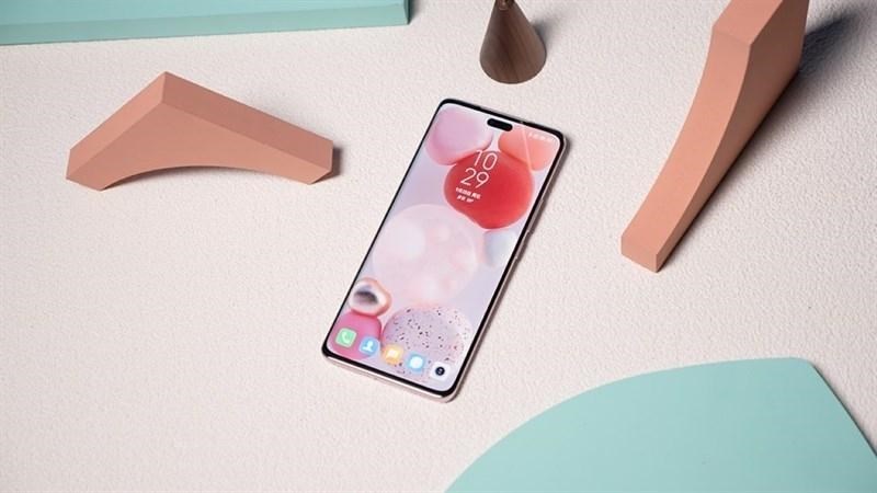 Màn hình AMOLED kích thước 6.55 inch, tần số quét 120Hz chuyển động vô cùng mượt mà. 