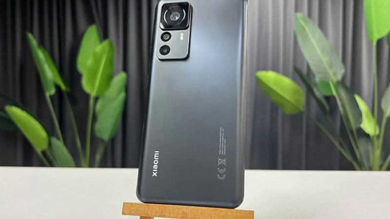 Xiaomi 12T Pro nhỏ gọn, dễ mang theo bên mình