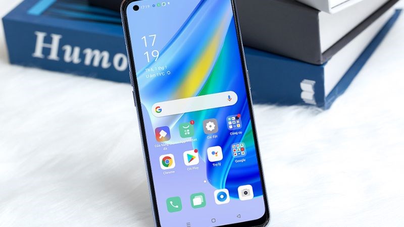 OPPO A95 4G là màn hình đục lỗ