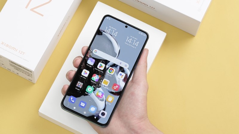 Xiaomi 12T với màn hình rộng rãi