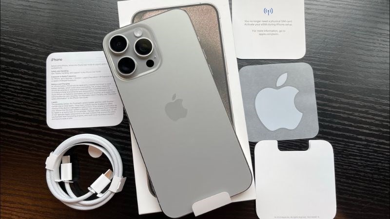 iPhone 15 Pro và 15 Pro Max màu Titan tự nhiên