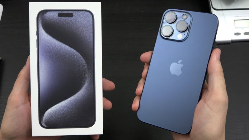 iPhone 15 Pro và 15 Pro Max màu Titan Xanh