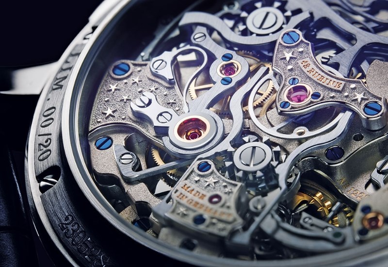 Tourbillon giúp bánh lắc lò xo để cân chỉnh giờ chính xác Tourbillon giúp bánh lắc lò xo để cân chỉnh giờ chính xác