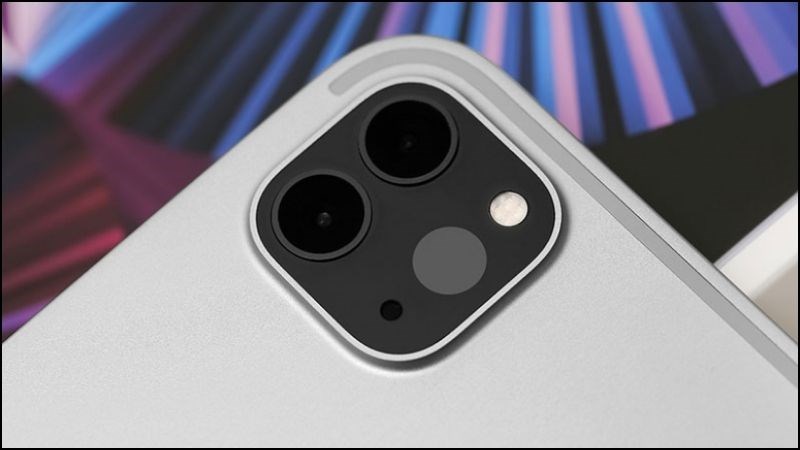 Camera sau của iPad Pro M2 và iPad Pro M1 đều có ống kính rộng 12MP Camera sau của iPad Pro M2 và iPad Pro M1 đều có ống kính rộng 12MP