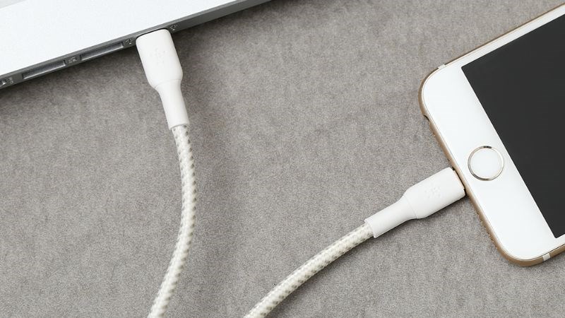 Chiếc Adapter sạc đến từ hãng Belkin nổi tiếng Chiếc Adapter sạc đến từ hãng Belkin nổi tiếng
