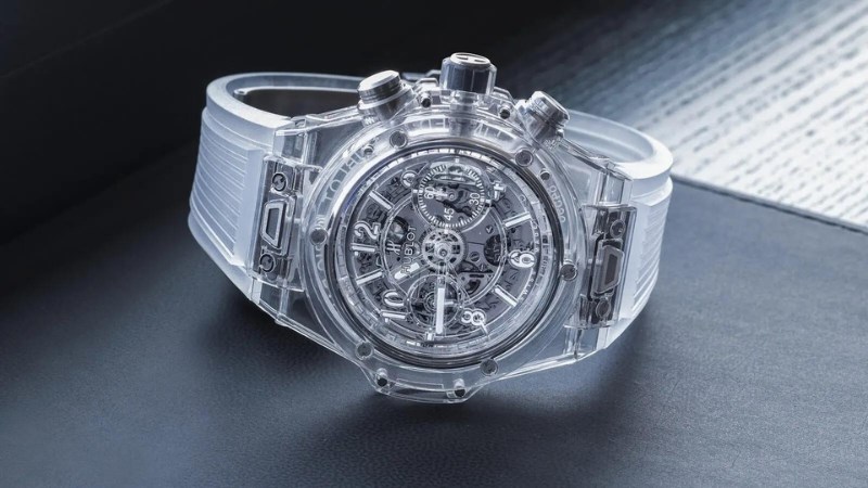 Nhiều tính năng như bấm giờ thể thao, Flyback Chronograph,... 