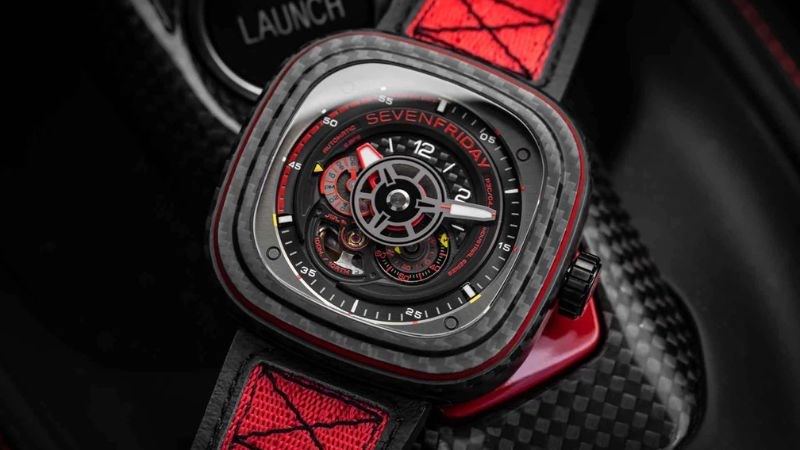 Đồng hồ SevenFriday chính hãng thường có tầm giá từ 1000 – 1600 USD