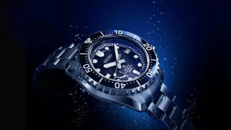 Những mẫu đồng hồ Seiko dùng kính Hardlex đều có độ chống nước 10 ATM Những mẫu đồng hồ Seiko dùng kính Hardlex đều có độ chống nước 10 ATM