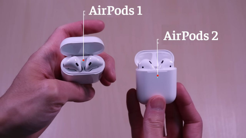 z AirPods 1 và AirPods 2 có kích thước và kiểu dáng hoàn toàn giống nhau