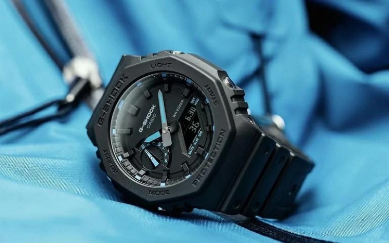 G-Shock là thương hiệu con của Casio chuyên sản xuất các mẫu đồng hồ mạnh mẽ, cá tính