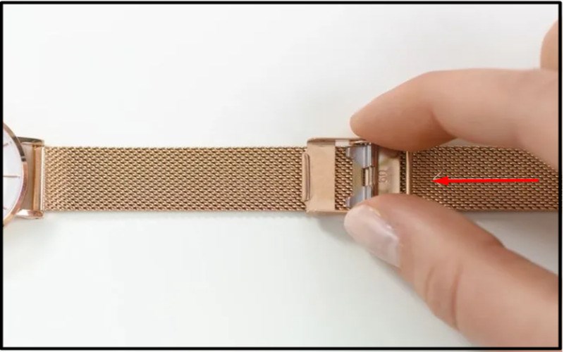 Điều chỉnh lại lại độ dài của dây đeo Điều chỉnh lại lại độ dài của dây đeo