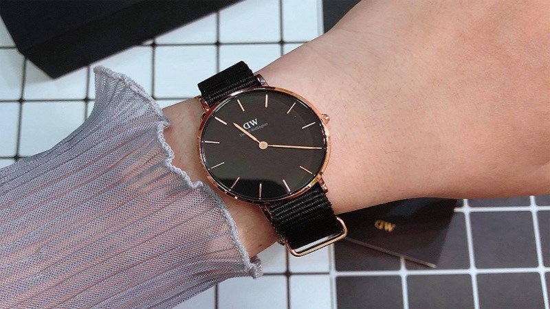 Thường xuyên vệ sinh và bảo quản dây đeo của bạn Thường xuyên vệ sinh và bảo quản dây đeo của bạn