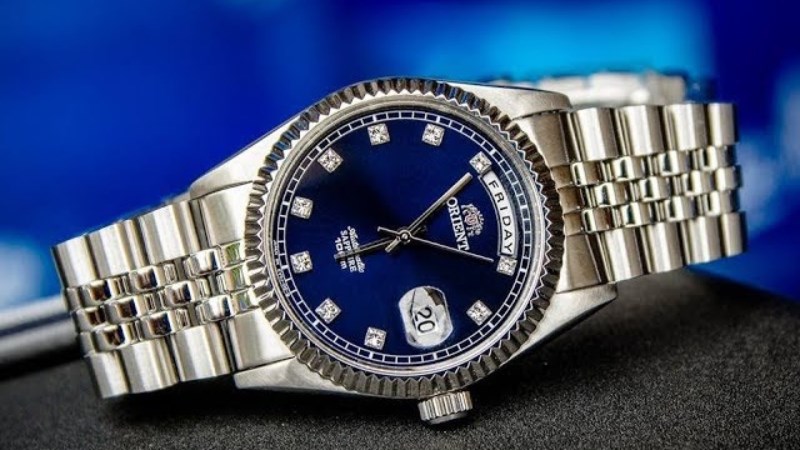 Sử dụng bộ máy Automatic có thời gian trữ cót lên đến 40 giờ Sử dụng bộ máy Automatic có thời gian trữ cót lên đến 40 giờ