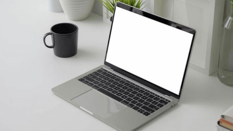 Nguyên nhân gây ra màn hình trắng là do laptop của bạn đã bị ngấm nước Nguyên nhân gây ra màn hình trắng là do laptop của bạn đã bị ngấm nước